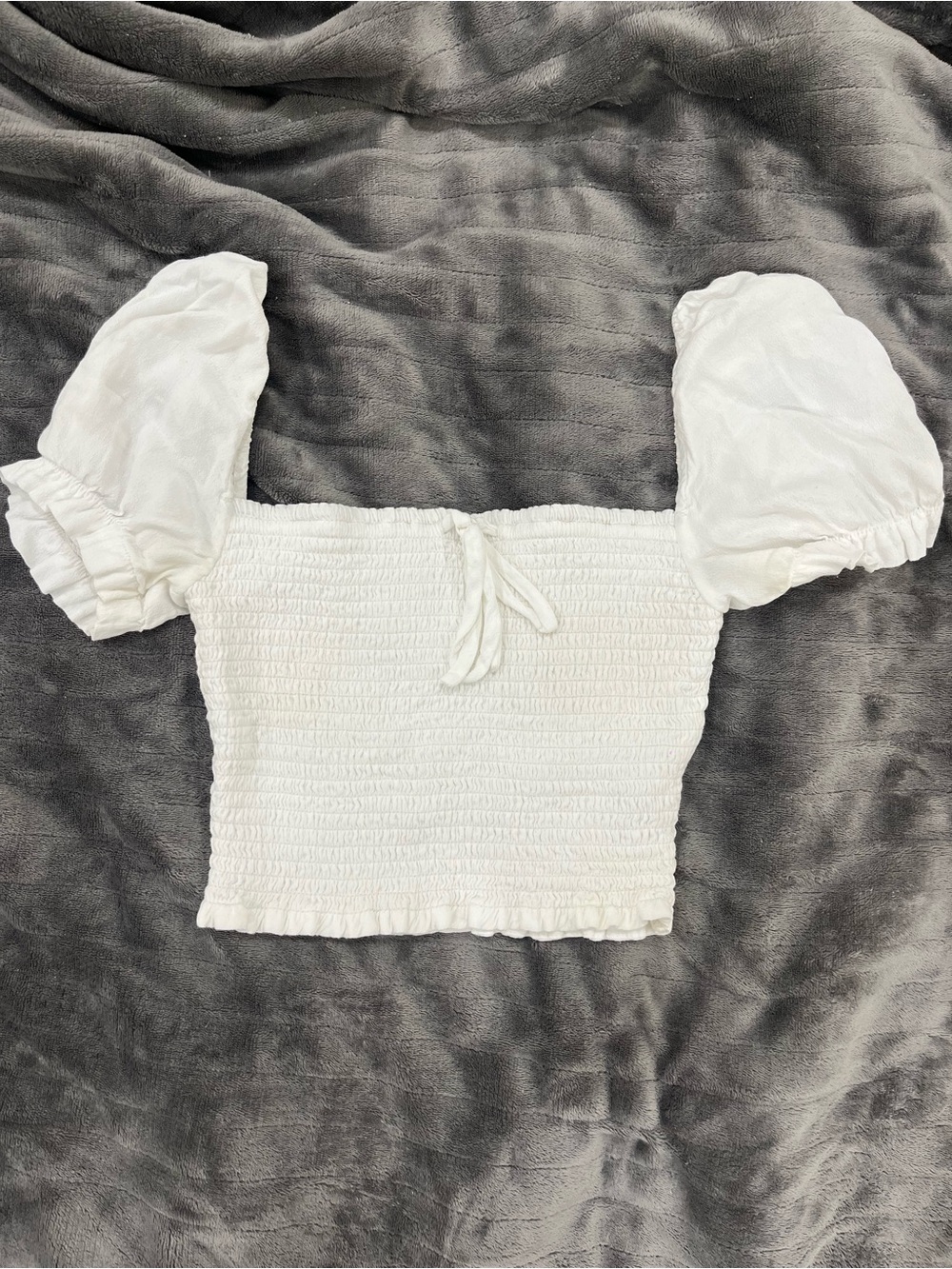 Aritzia Wilfred White Smocked Puff Sleeve Crop Top Blouse